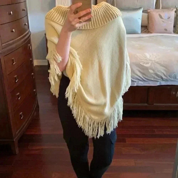 Vintage Poncho  Fringe Trim Knit Pullover Sweater Shawl Light Tan Beige Small - Picture 4 of 15